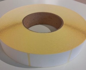 Etykieta papierowa 30x60 mm 2 500 sztuk na rolce 